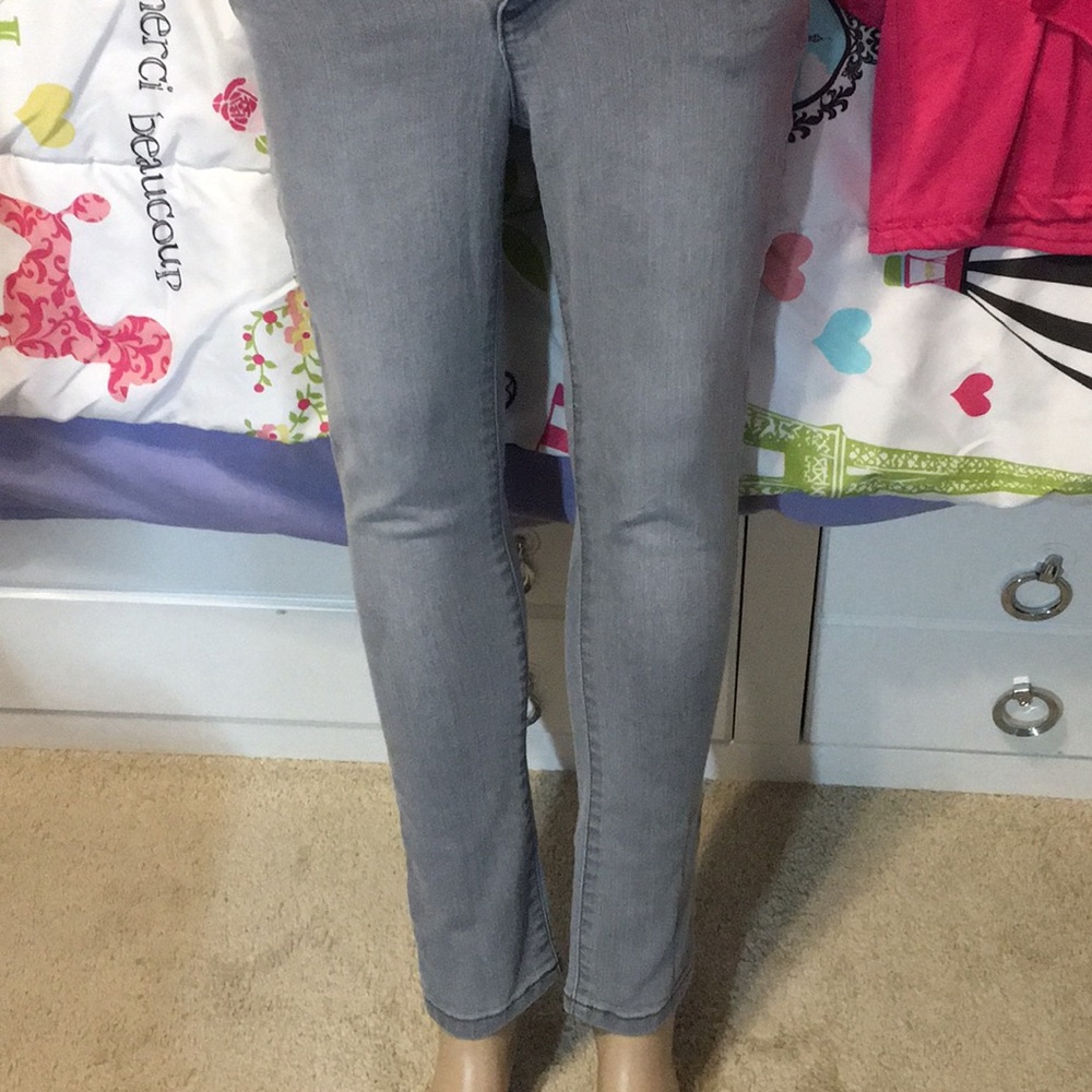 Grey supper skinny jeans